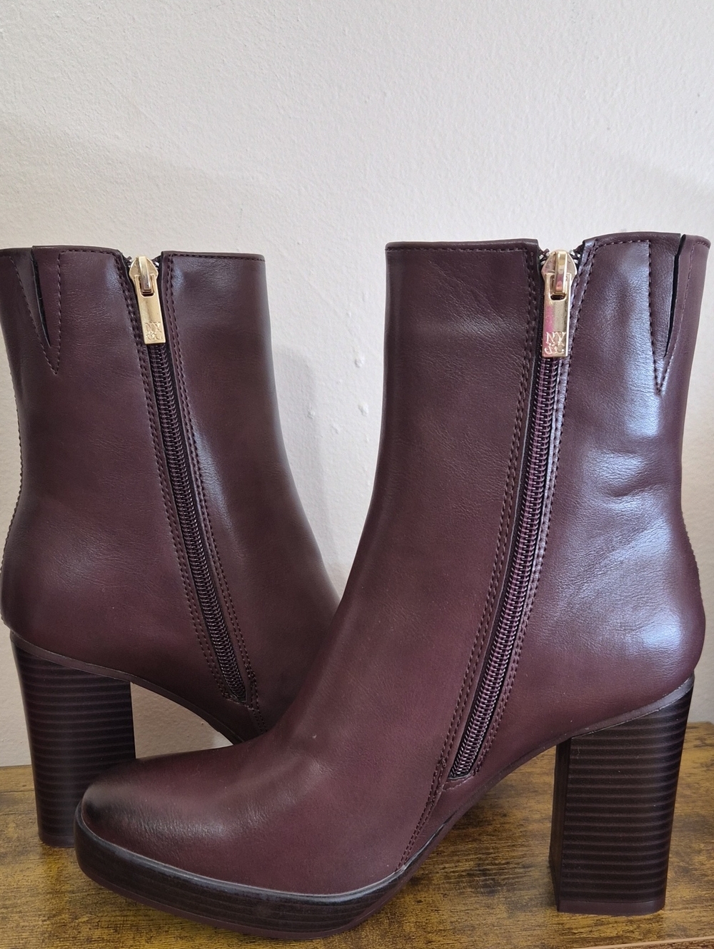 NY&C Women's Brown Leather Zip Ankle Boots